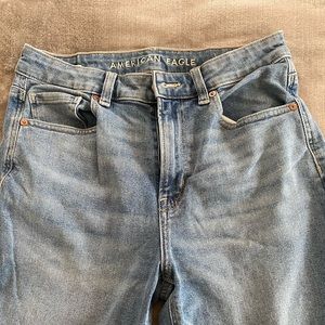 AE High rise Stretch Mom Jean Size 6